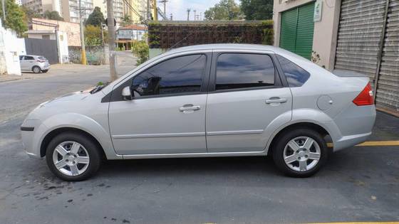 FORD FIESTA 1.6 MPI SEDAN 8V FLEX 4P MANUAL FORD FIESTA 1.6 MPI SEDAN 8V FLEX 4P MANUAL